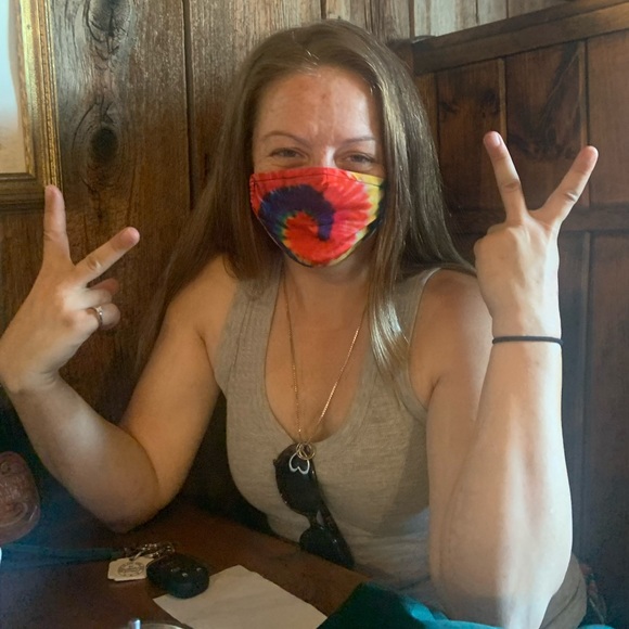 Meet your Posher, Laura - Picture 3 of 16